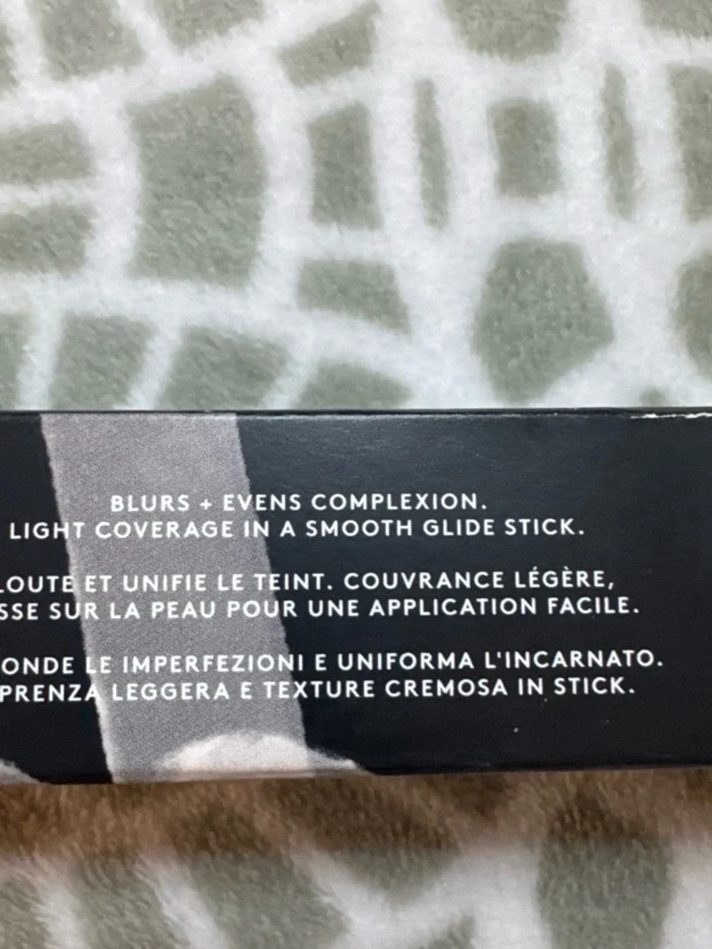 Fenty Beauty Eaze Drop Blur + Smooth tint Stick -